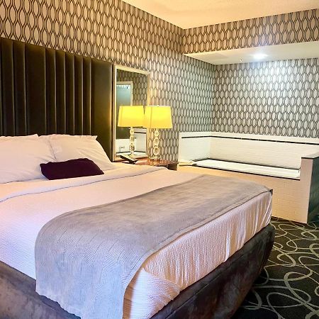 Park Manor Hotel Clifton Park Dış mekan fotoğraf A room at the Hilton Garden Inn in San Francisco