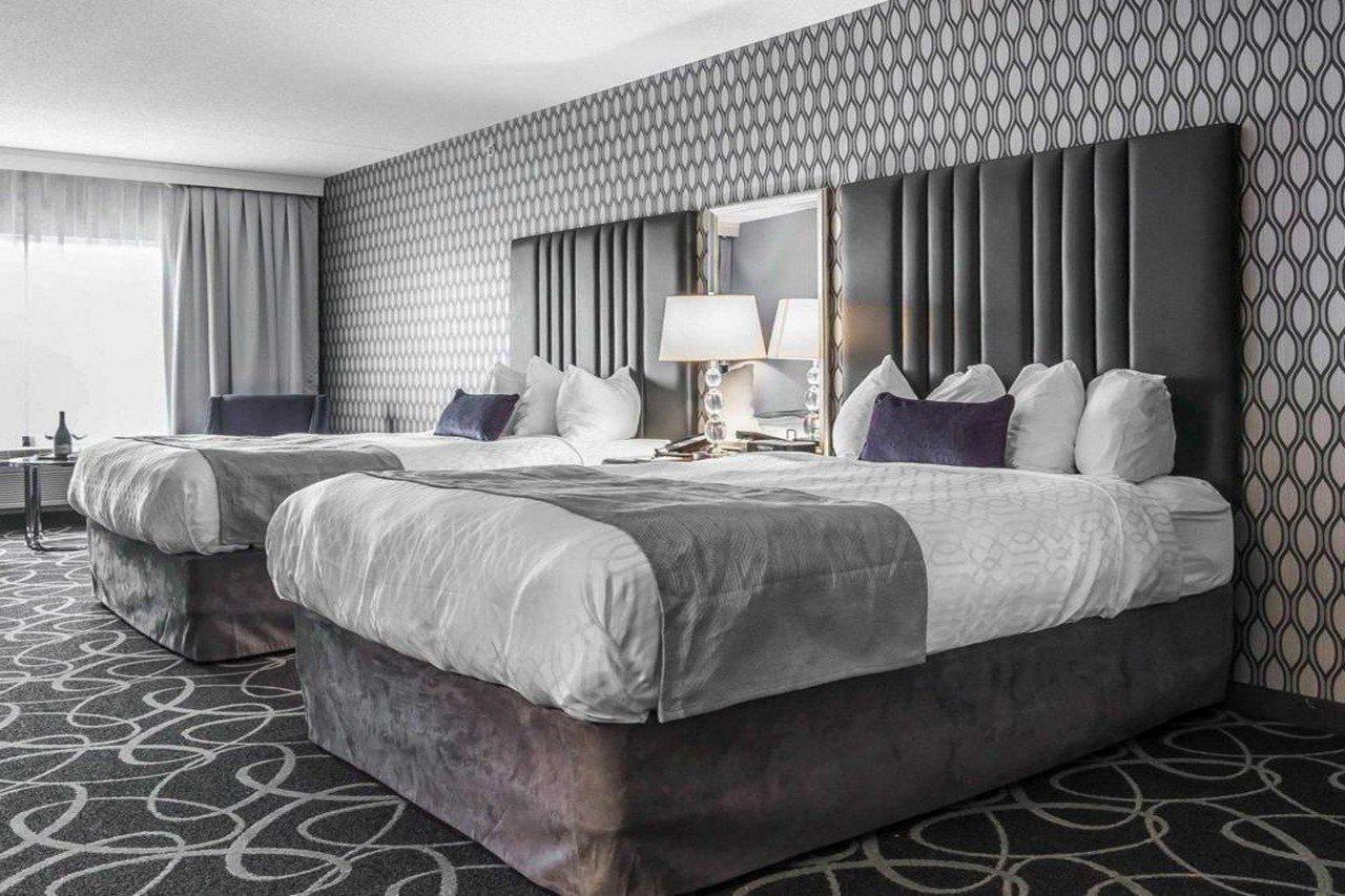 Park Manor Hotel Clifton Park Dış mekan fotoğraf A typical room at the Hilton Garden Inn