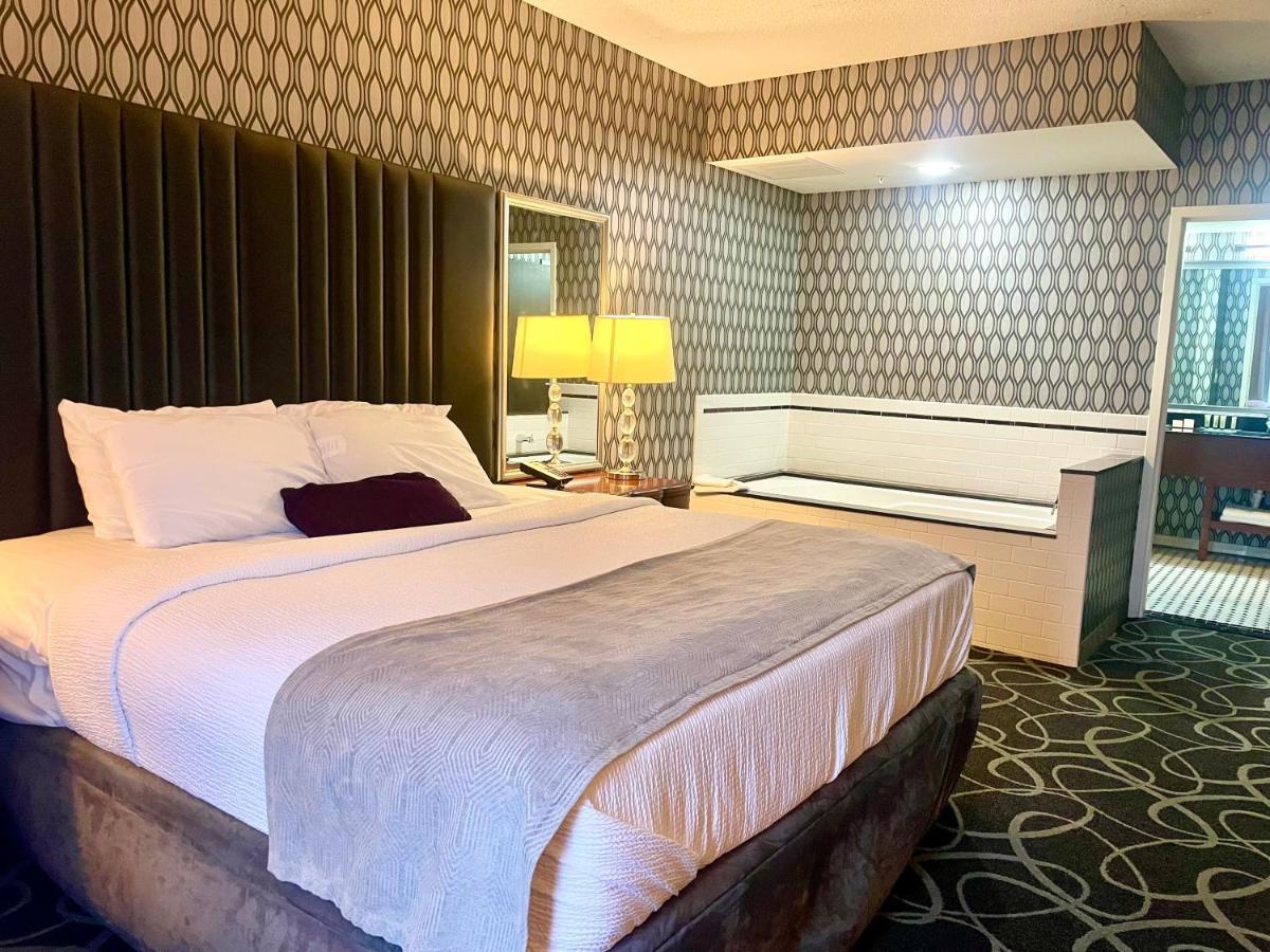 Park Manor Hotel Clifton Park Dış mekan fotoğraf A room at the Hilton Garden Inn in San Francisco