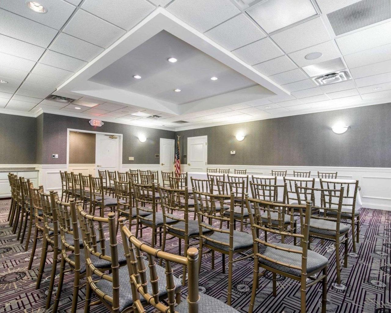 Park Manor Hotel Clifton Park Dış mekan fotoğraf The ballroom at the 2016 National Society Daughters of the American Colonists Conference