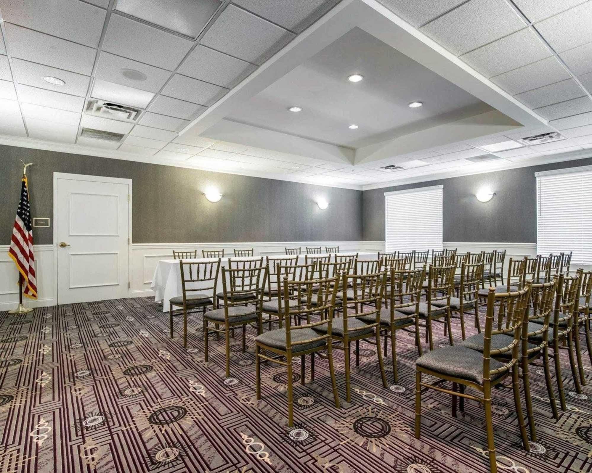 Park Manor Hotel Clifton Park Dış mekan fotoğraf The ballroom at the 2016 Republican National Convention