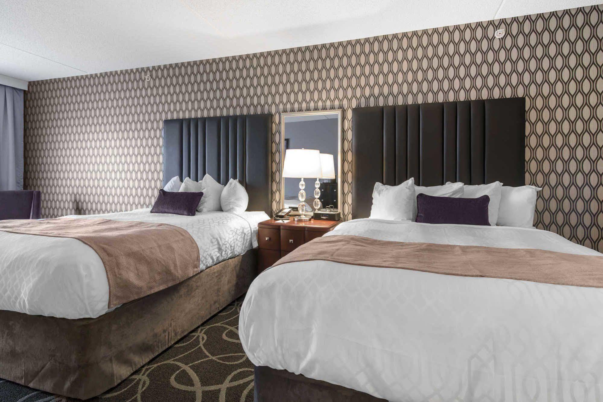 Park Manor Hotel Clifton Park Dış mekan fotoğraf A typical room at the Hilton Garden Inn