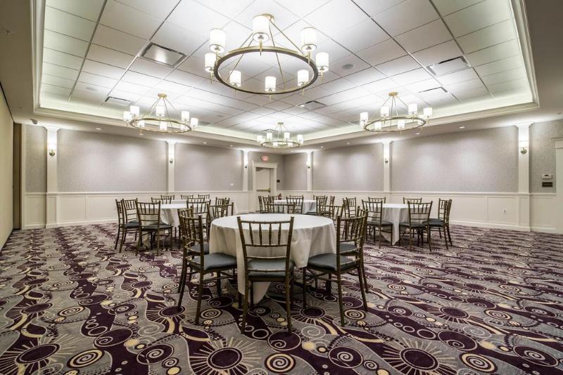 Park Manor Hotel Clifton Park Dış mekan fotoğraf The ballroom at the 2010 Convention Center
