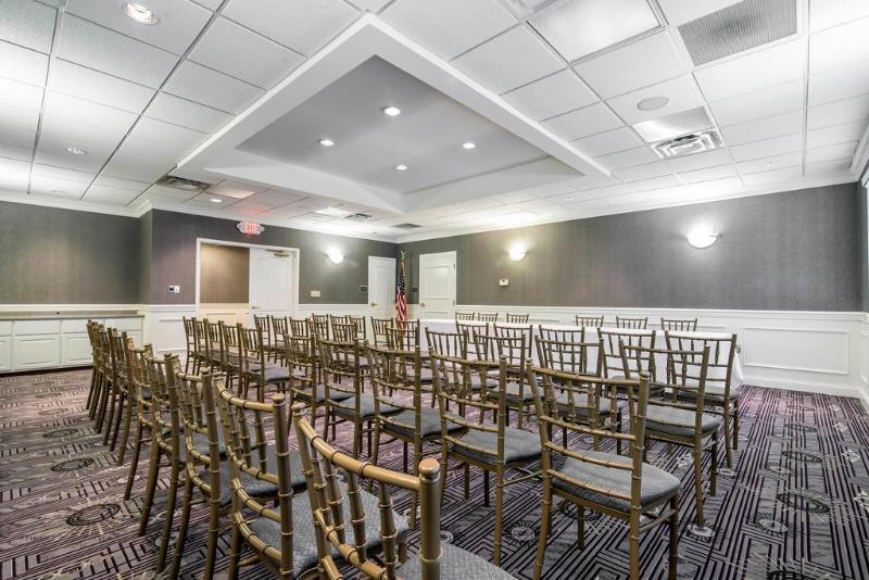 Park Manor Hotel Clifton Park Dış mekan fotoğraf The ballroom at the Hilton Garden Inn